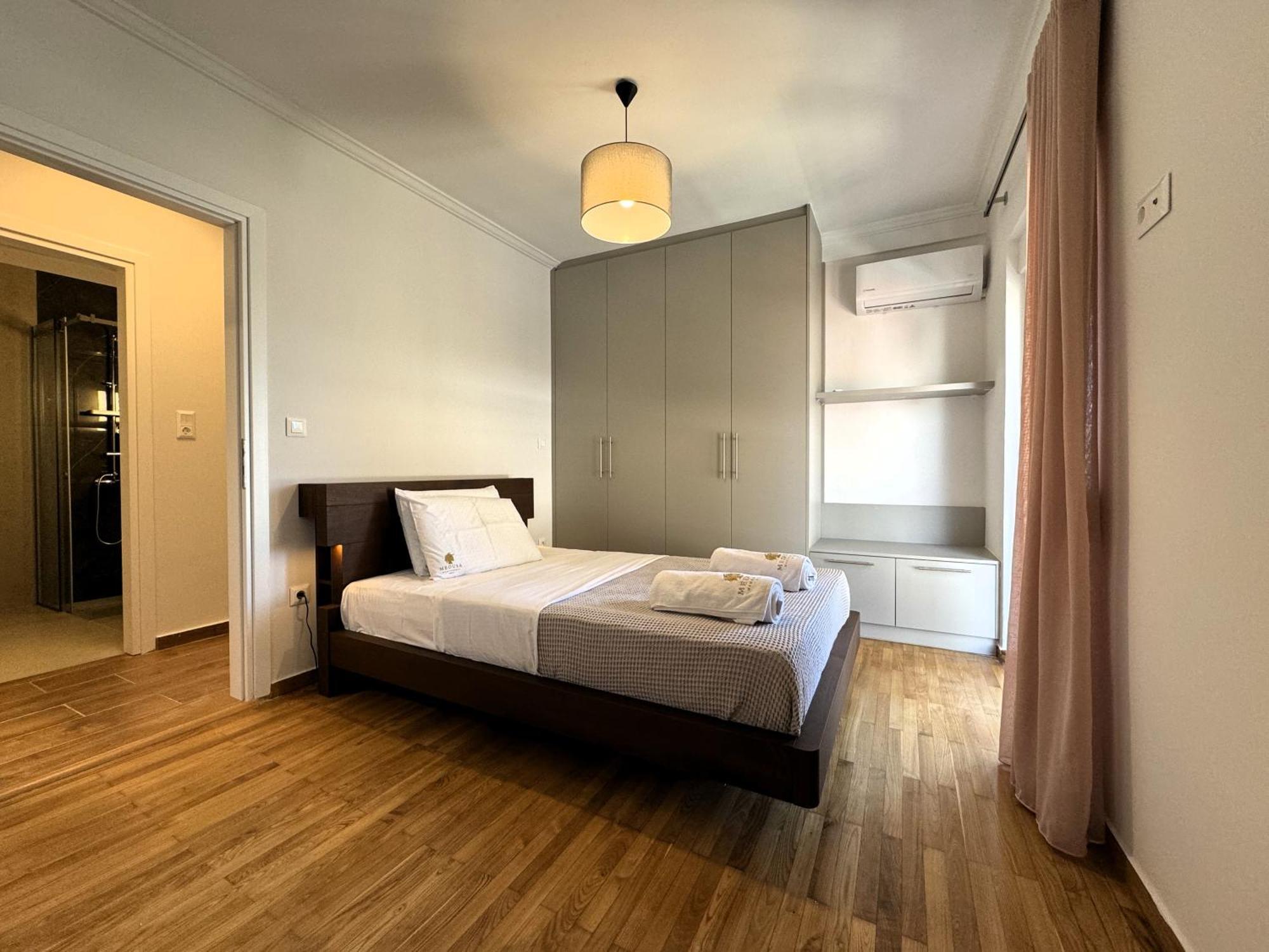 Piraeus Center Sea View Apartment Екстер'єр фото